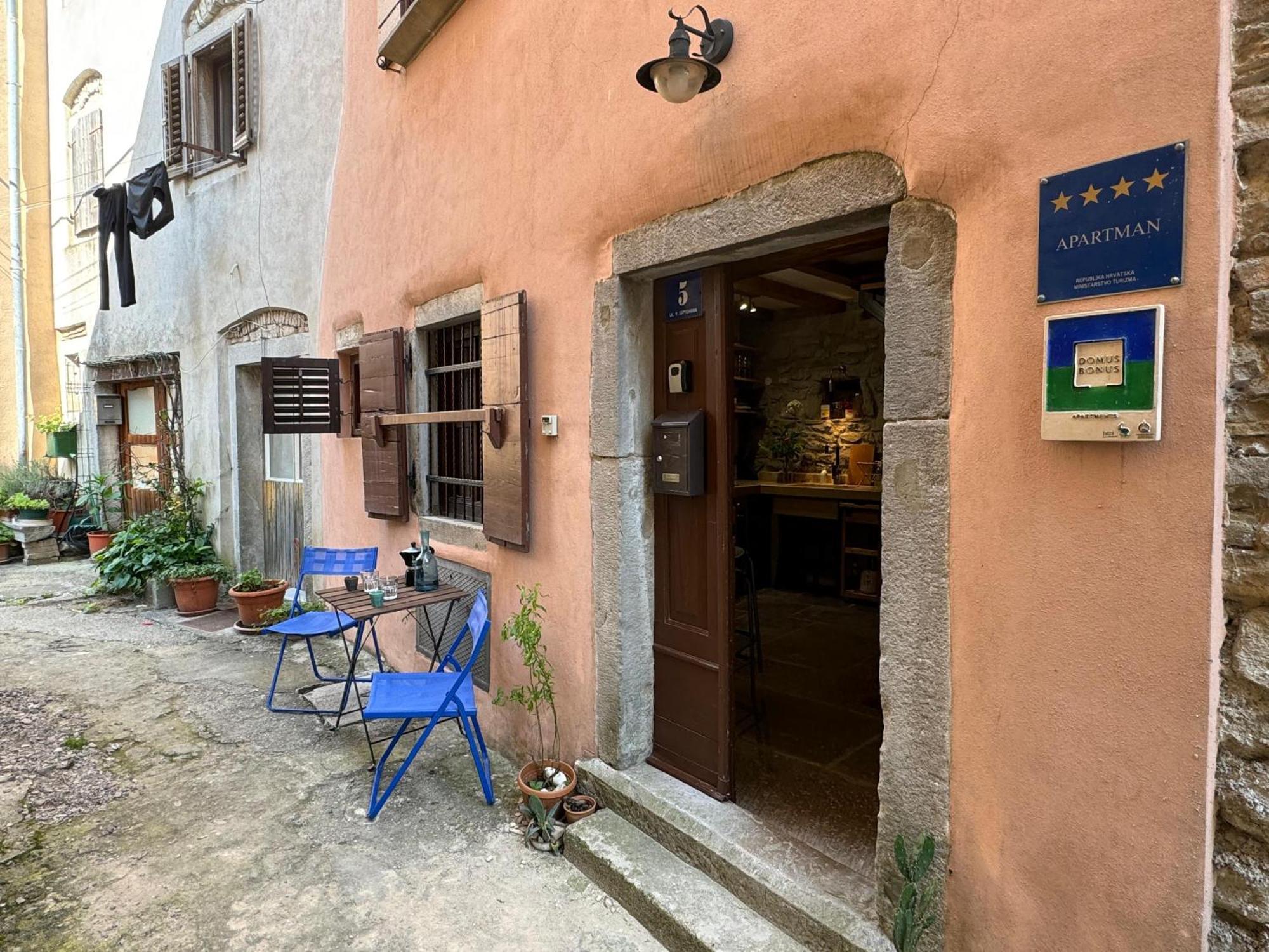 Kate'S Townhouse Apartment Buzet Exterior photo